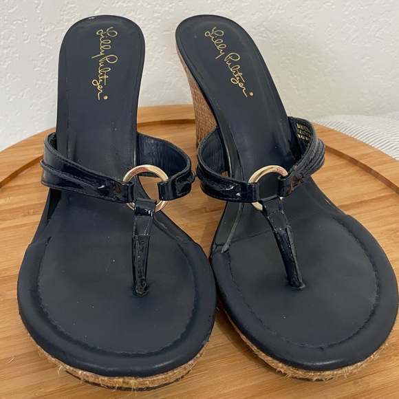 Lilly Pulitzer McKim Patent Leather Thong Wedge Resort Beach Heels 7.5 - Picture 2 of 10